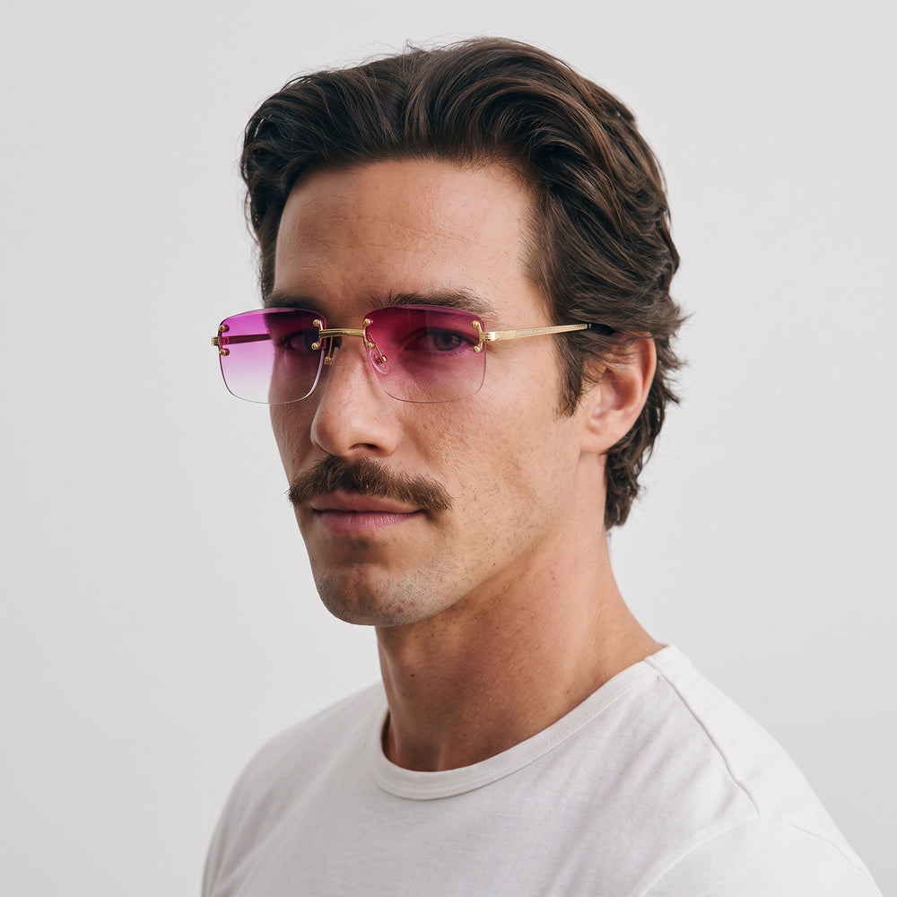 Homme portant les lunettes de soleil Grow Paris DUBAI - ROSE