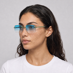 Femme portant les lunettes de soleil Grow Paris DUBAI - TURQUOISE