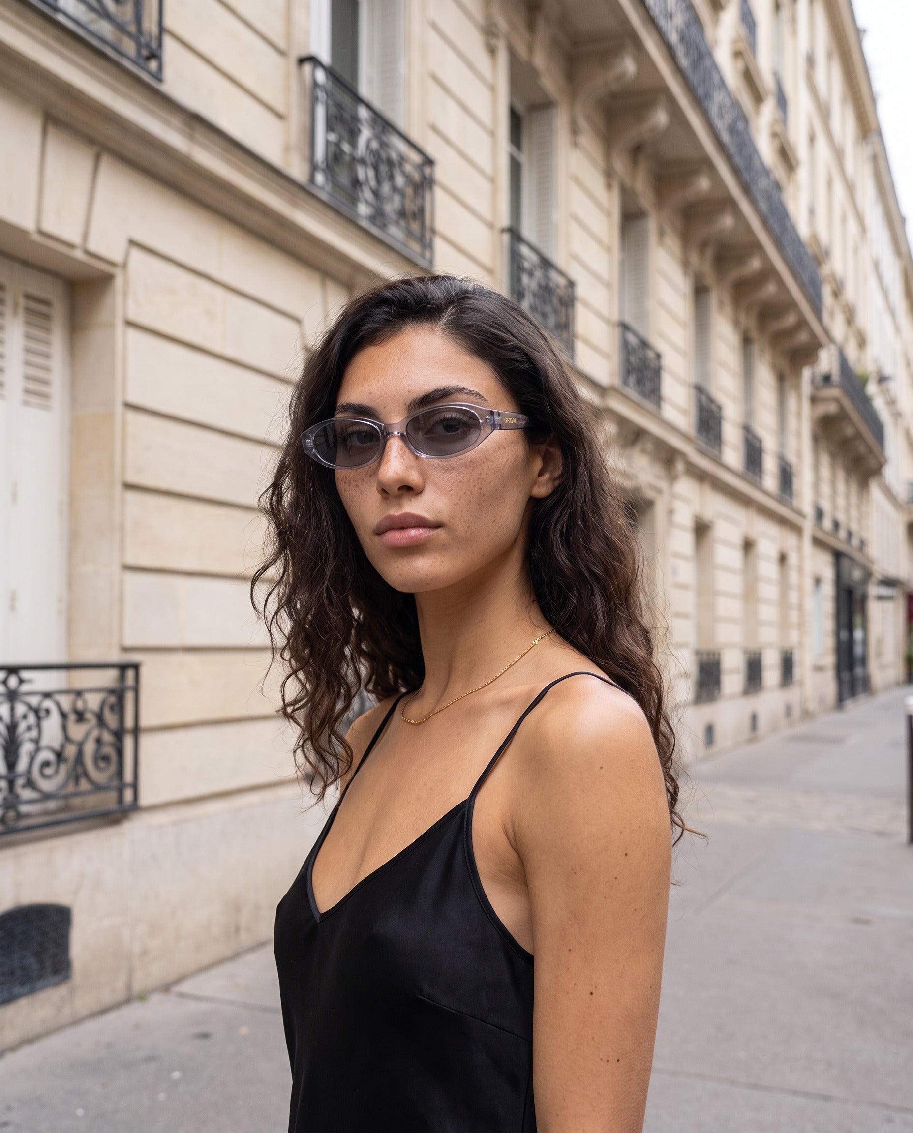 Lunettes de soleil SAINT TROPEZ GRIS portees - Grow Paris (2)