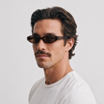 Homme portant les lunettes de soleil Grow Paris SAINT TROPEZ - MARRON